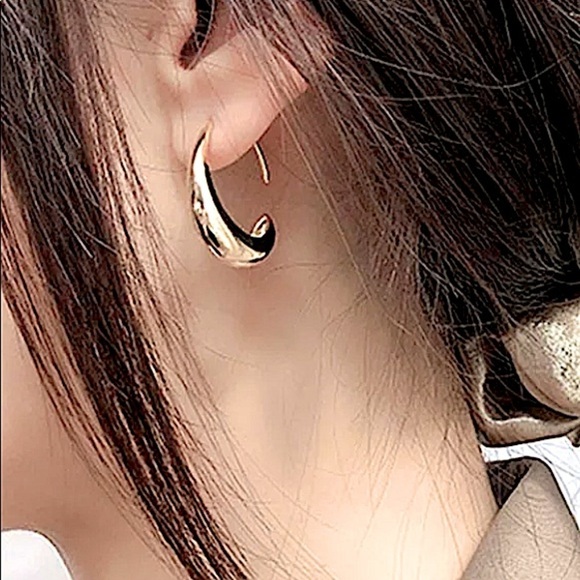 STERLING SILVER HOOP MINIMALIST EARRINGS - Picture 2 of 9